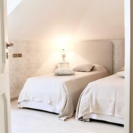 Apartment La Mansarda Segreta *