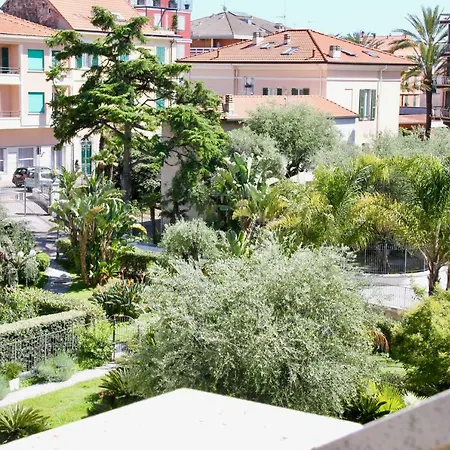 La Mansarda Segreta Apartment *